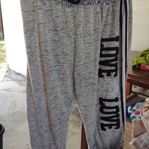 Bobbie Brooks capris